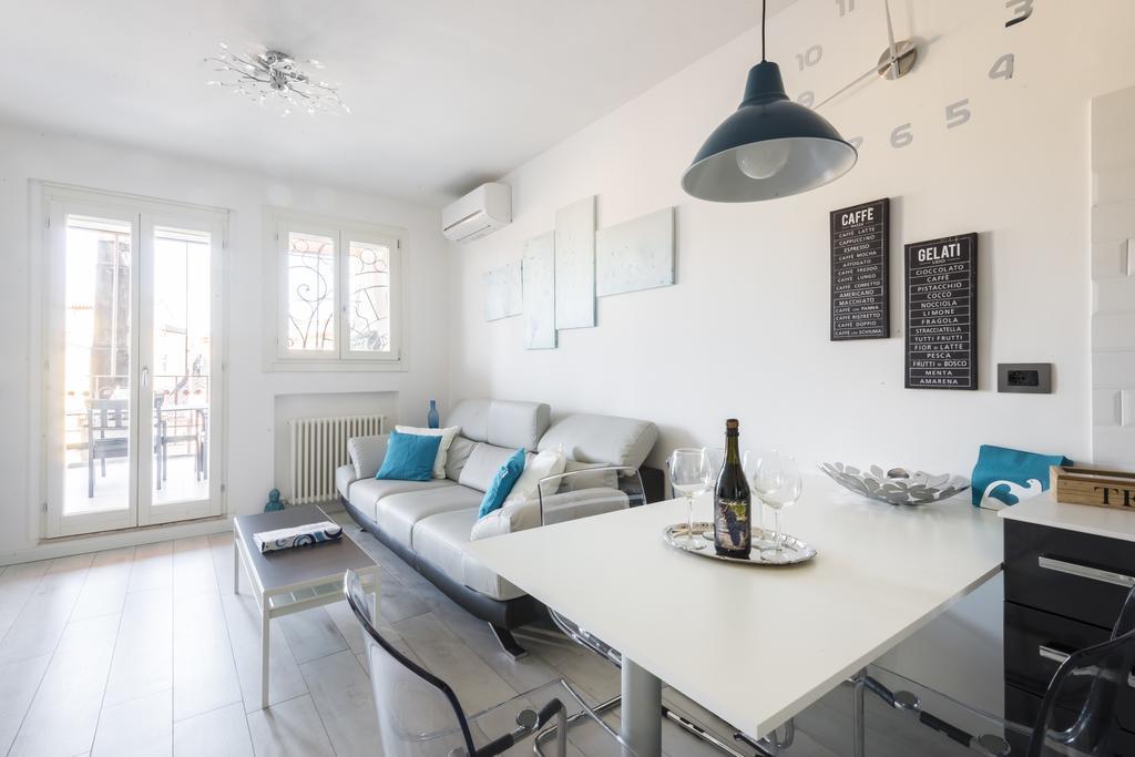 Attico Del Duomo Apartment โมดินา ภายนอก รูปภาพ