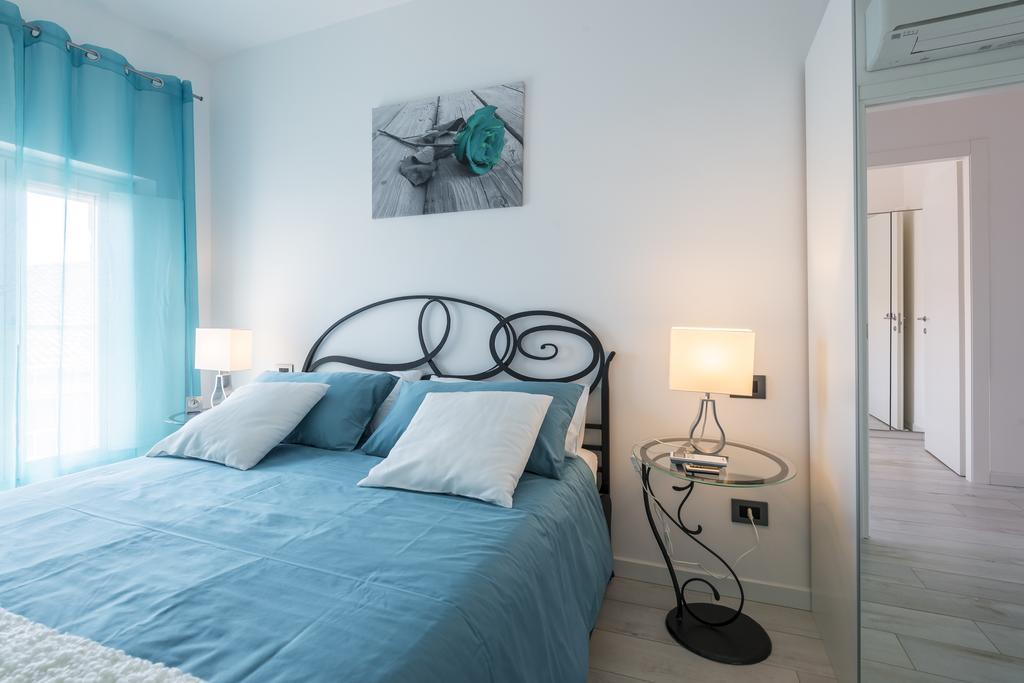 Attico Del Duomo Apartment โมดินา ภายนอก รูปภาพ