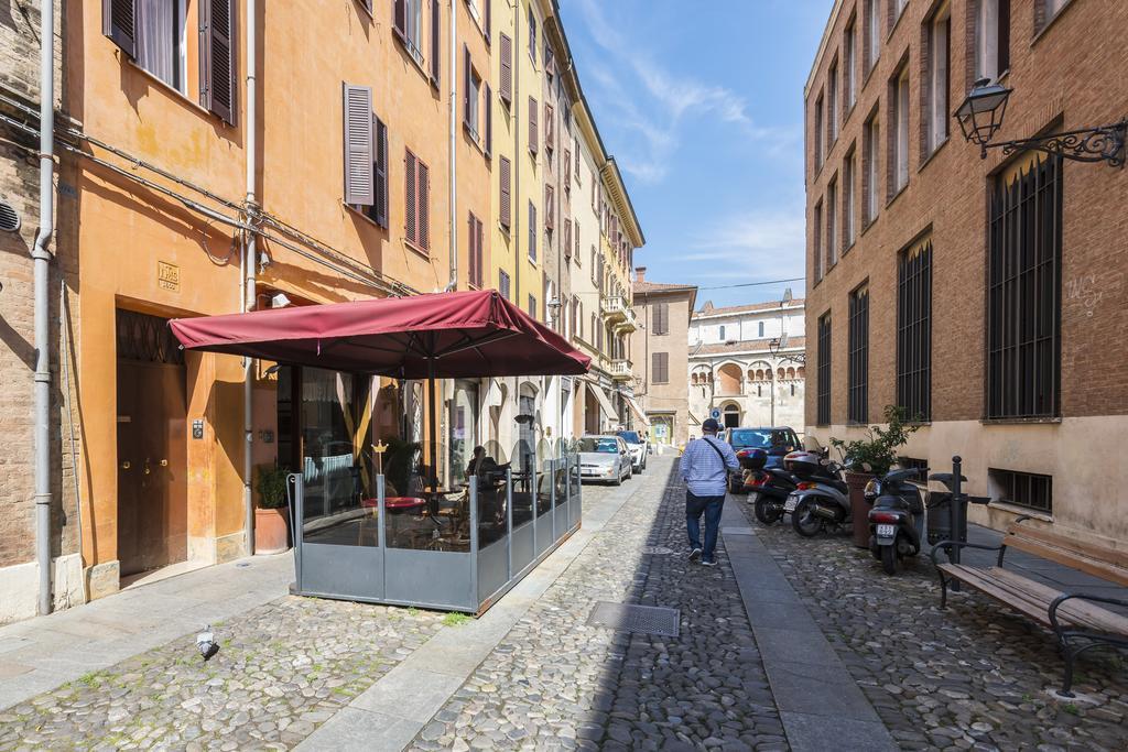Attico Del Duomo Apartment โมดินา ภายนอก รูปภาพ